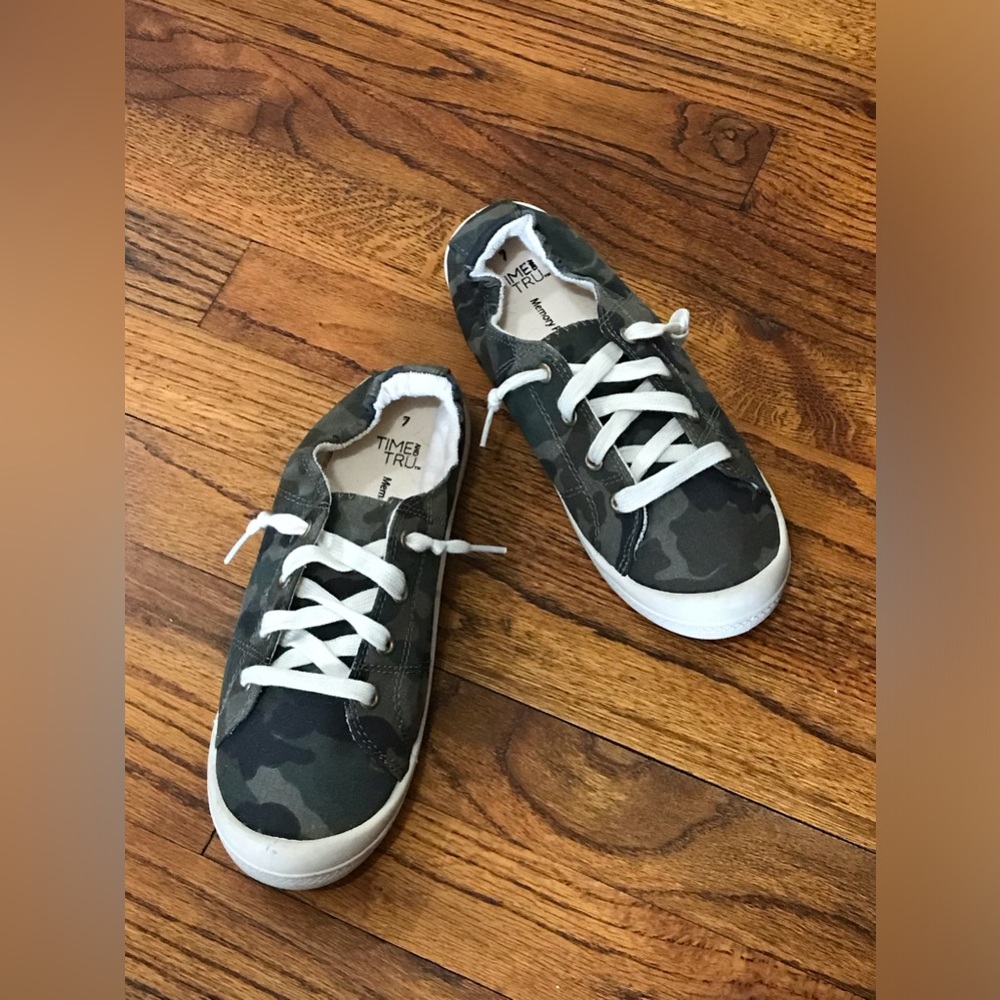 Time & Tru Camouflage Camo Slip On Sneaker Shoes
Washable - Memory Foam
Ladies 7 - Picture 2 of 13